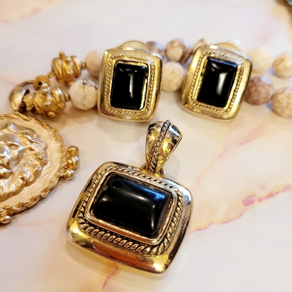 VINTAGE ONYX CHUNKY EARRINGS & PENDANT SET